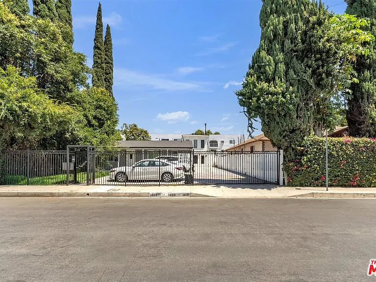 14121 Califa St — Photo 2