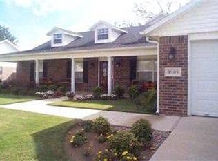 1909 SW Pine Ave, Bentonville, AR 72712