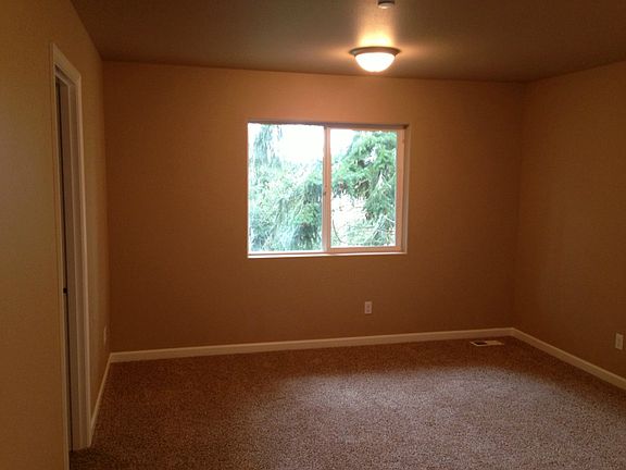5th image of 835 Smalley Ln