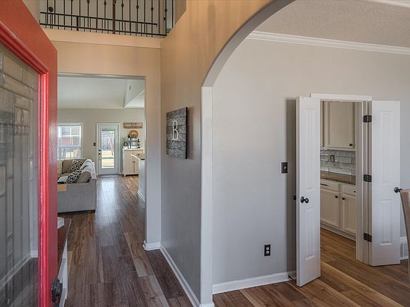 4th image of 70 Burton Place Dr