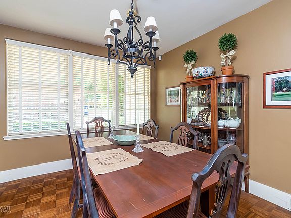 4th image of 3145 Vista Cir
