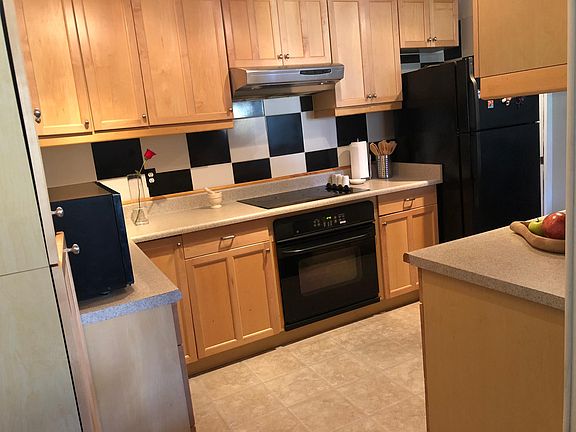 5th image of 6275 Canterbury Dr Unit 304