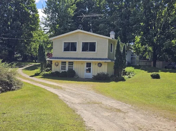 W11949 Aniwa Rd, Plainfield, WI 54966