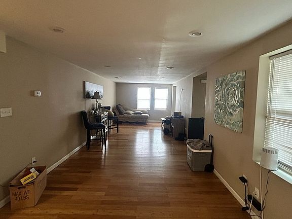 4th image of 1127 Willow Ave #A