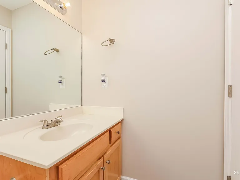 983 Hunters Ln — Photo 10