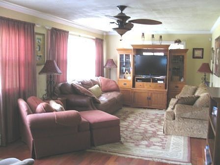 5th image of 704 Woods Rd