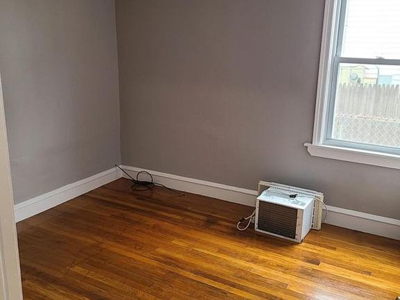 5th image of 105 Ballard St APT 1