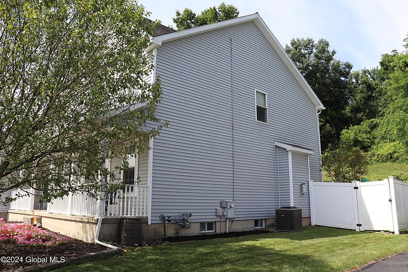 3rd image of 38 Rose Lane