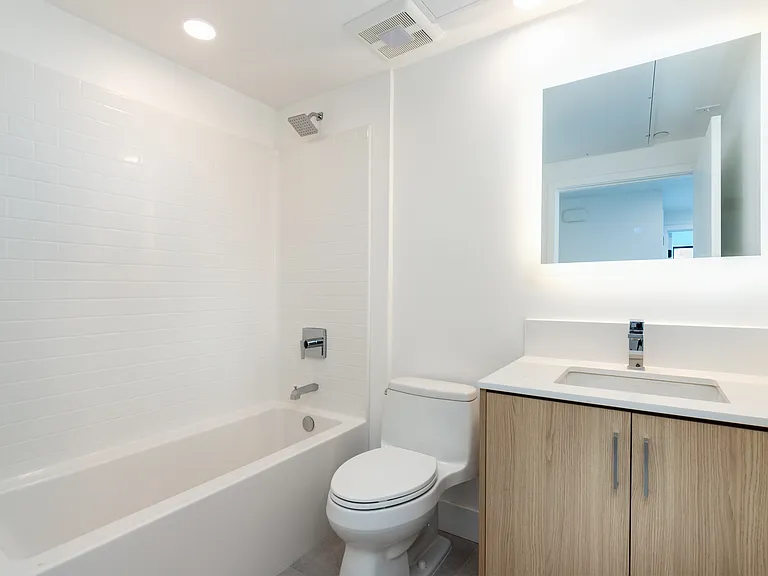 11500 Emelita St #302 — Photo 9