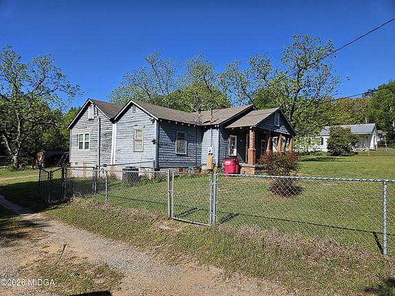 2nd image of 4045 Jeffersonville Rd