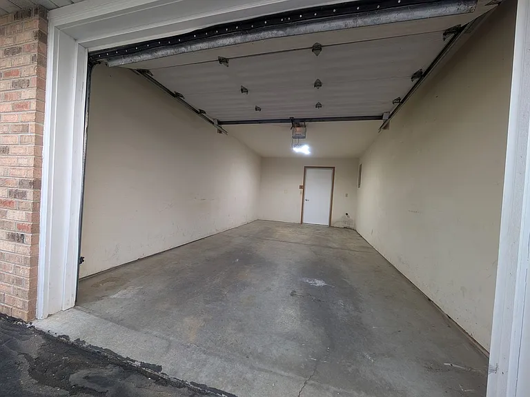 1516 Vogt Dr — Photo 8