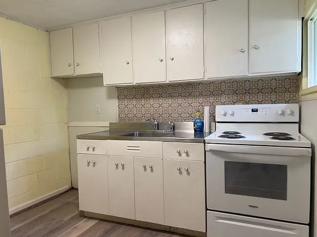 255 Kemp Rd — Photo 8