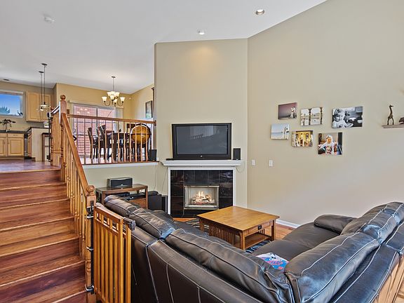 3rd image of 1811 N Rockwell St Unit M