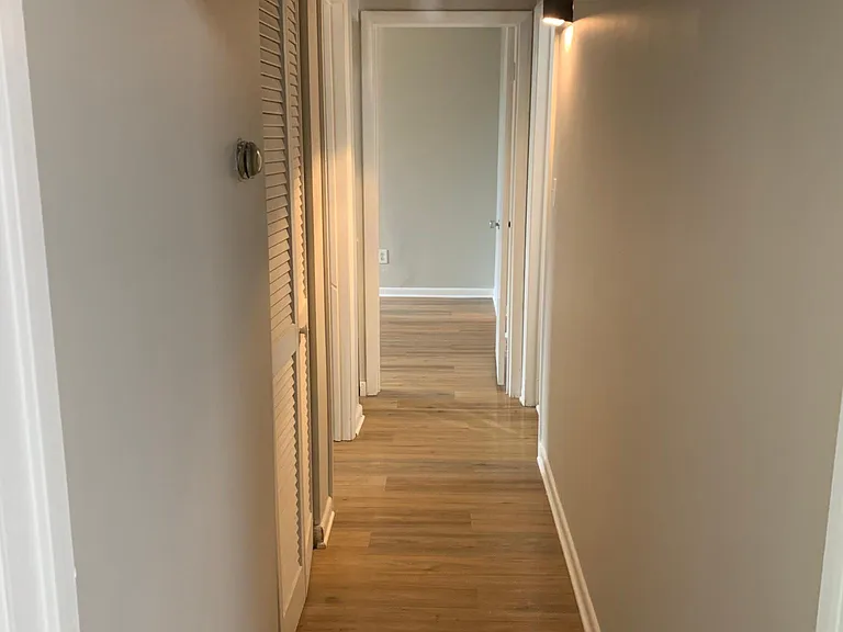 1100 Clarendon St #204 — Photo 21