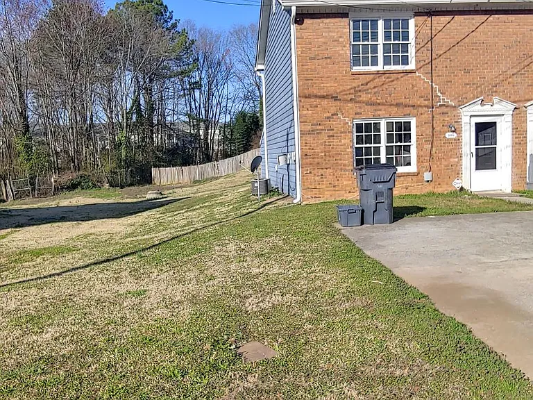 1000 Jeanette Ln — Photo 7