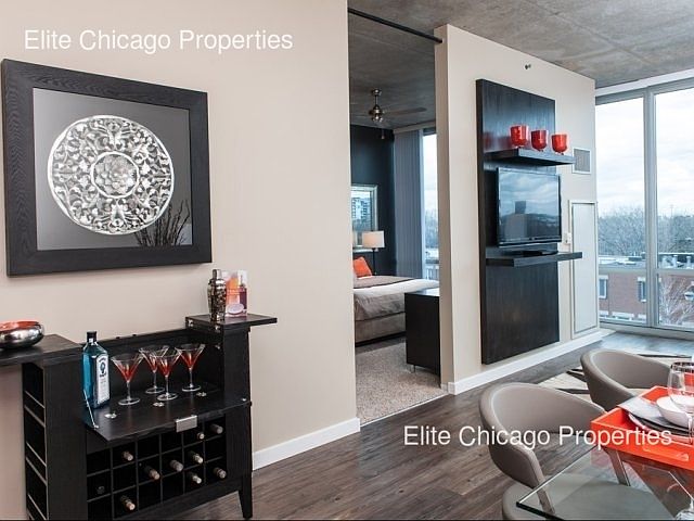 2nd image of 5 E 14th Pl #P9