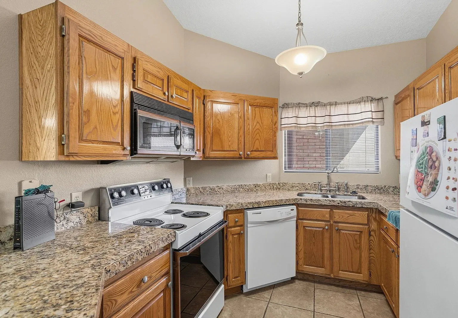 3 bed, 2.0 bath, 1200 sqft, $1,700 — Photo 1