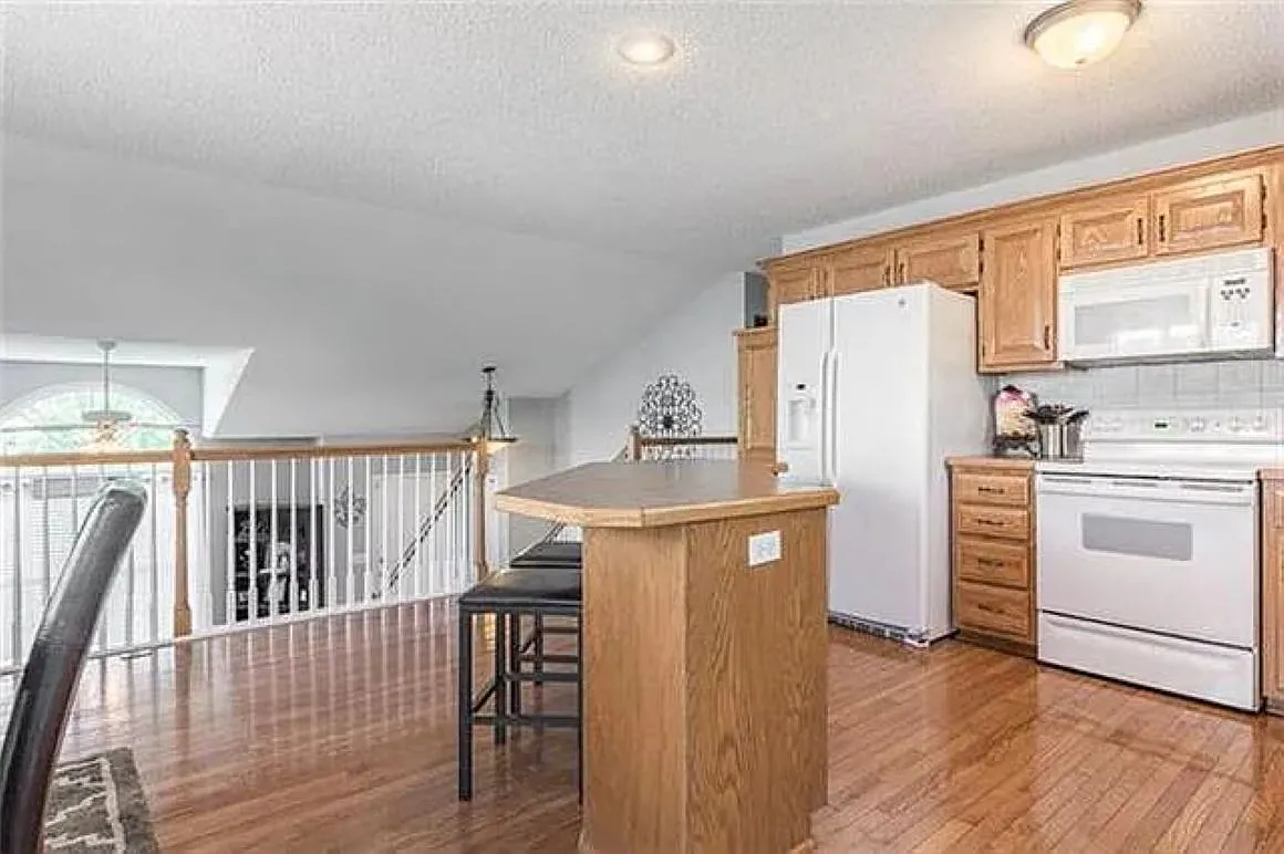 3 bed, 3.5 bath, 2112 sqft, $2,690 — Photo 4