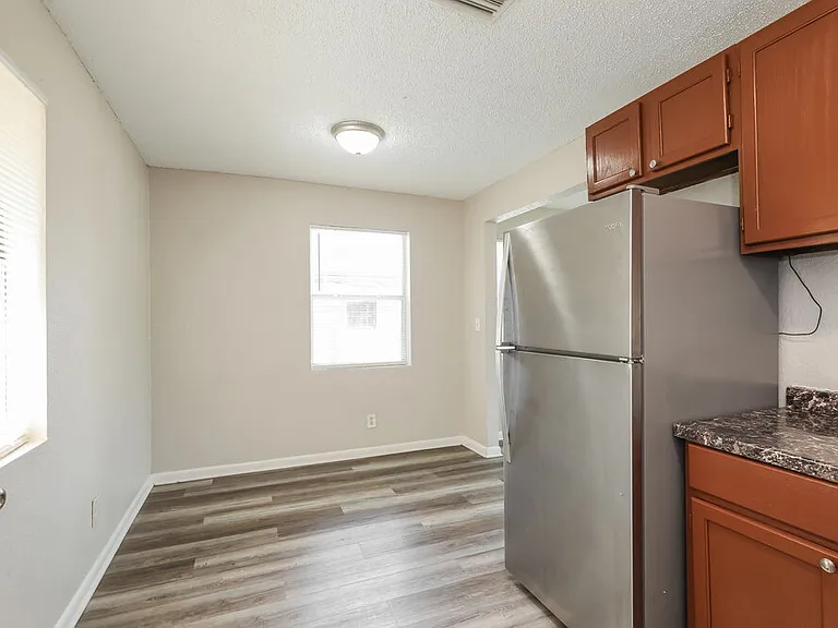 5528 Vernon Rd — Photo 9