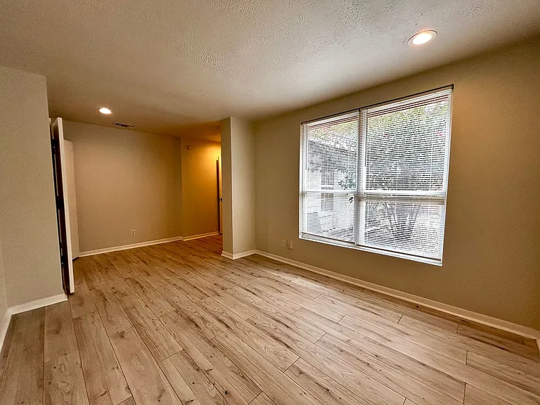 1005 W Martin Luther King Jr Blvd #B — Photo 29