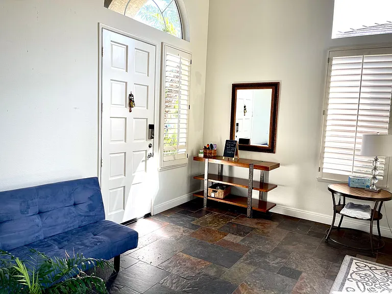 entrance / foyer