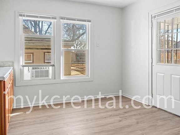 4th image of 1129 Hasbrook Ave