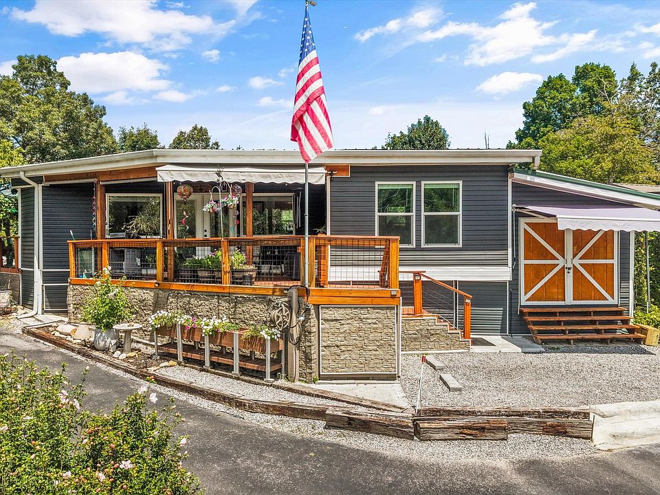 1st image of 844 Peacock Ridge Dr