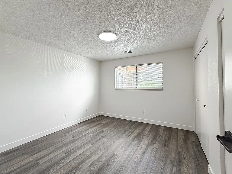 Avalon Court Apartments — Photo 27
