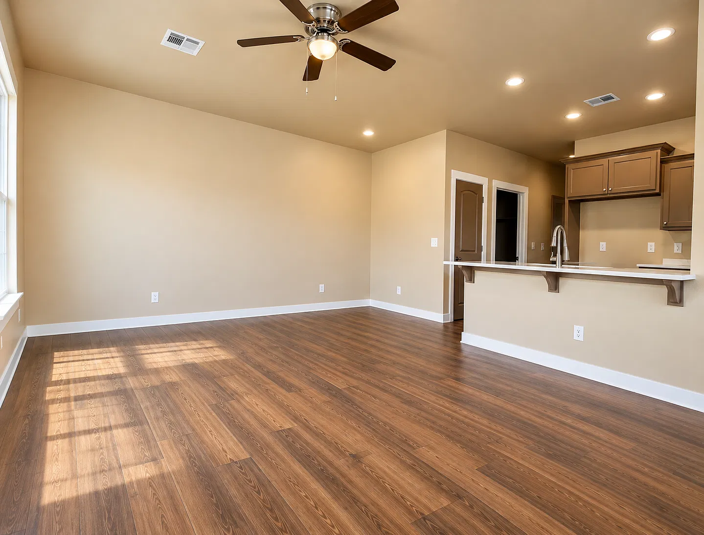 3 bed, 1150 sqft, $1,350 — Photo 3