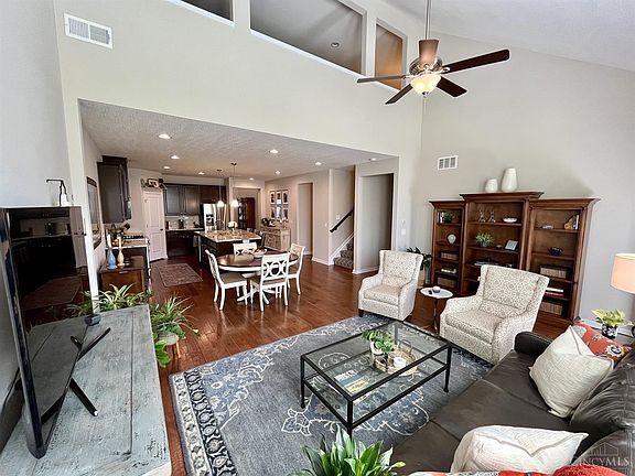 4th image of 379 Turtle Creek Dr