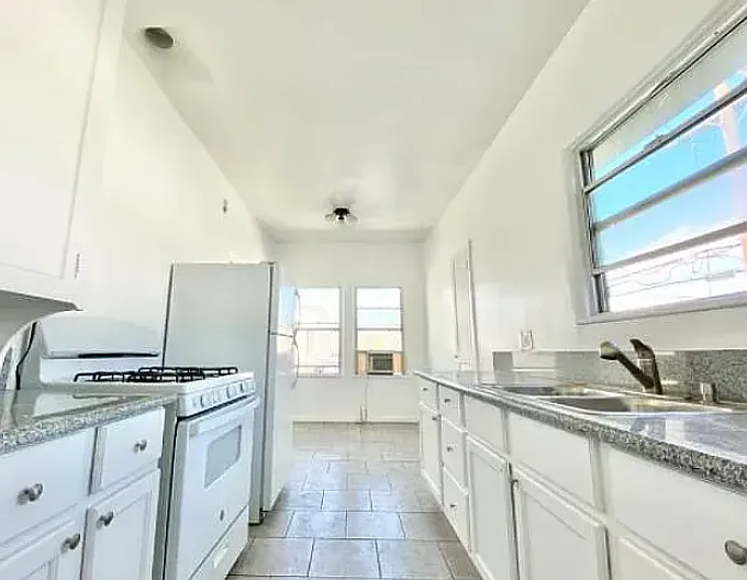 314 N Orange Grove Ave #106 — Photo 3