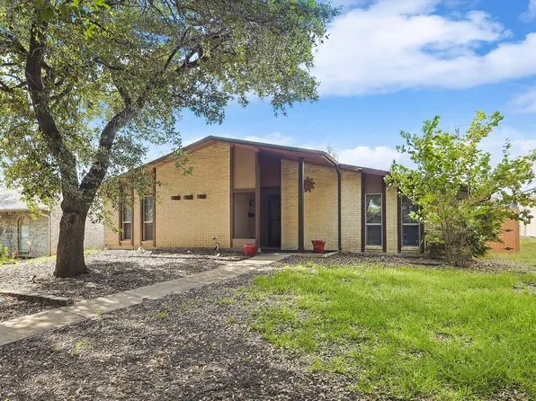 1515 Carnation Dr, Lewisville, TX 75067
