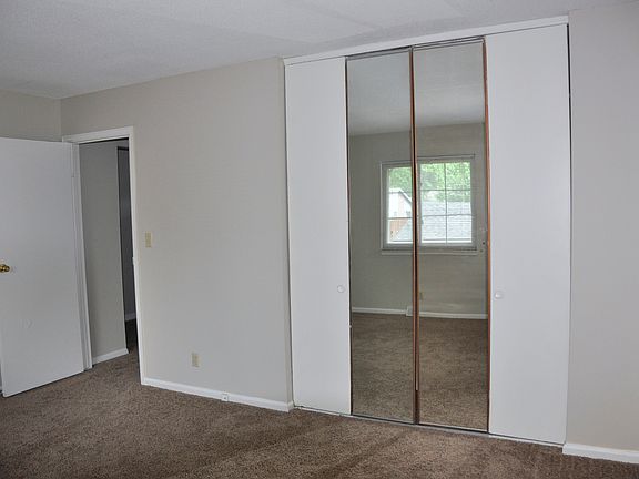 3rd image of 705 W 101st Ter