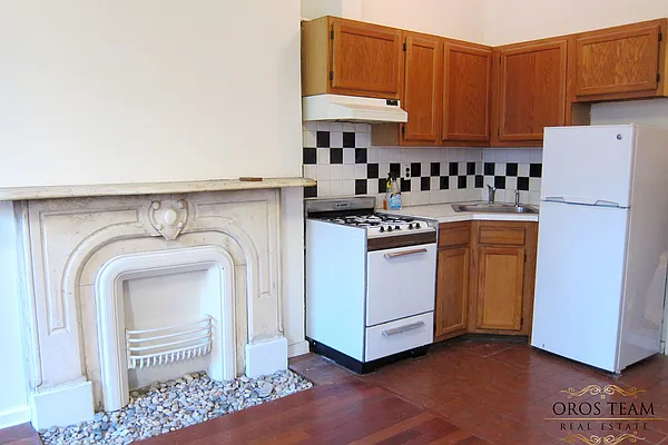 Rented by City Connections Realty | media 3