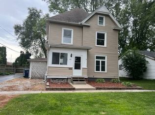 221 W Boston Ave, Monmouth, IL 61462