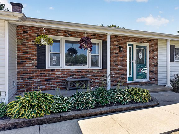 3rd image of 821 King Arthur Ln