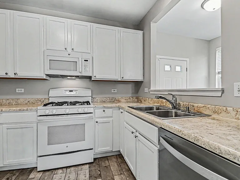 3103 Falling Waters Ln #3103 — Photo 4