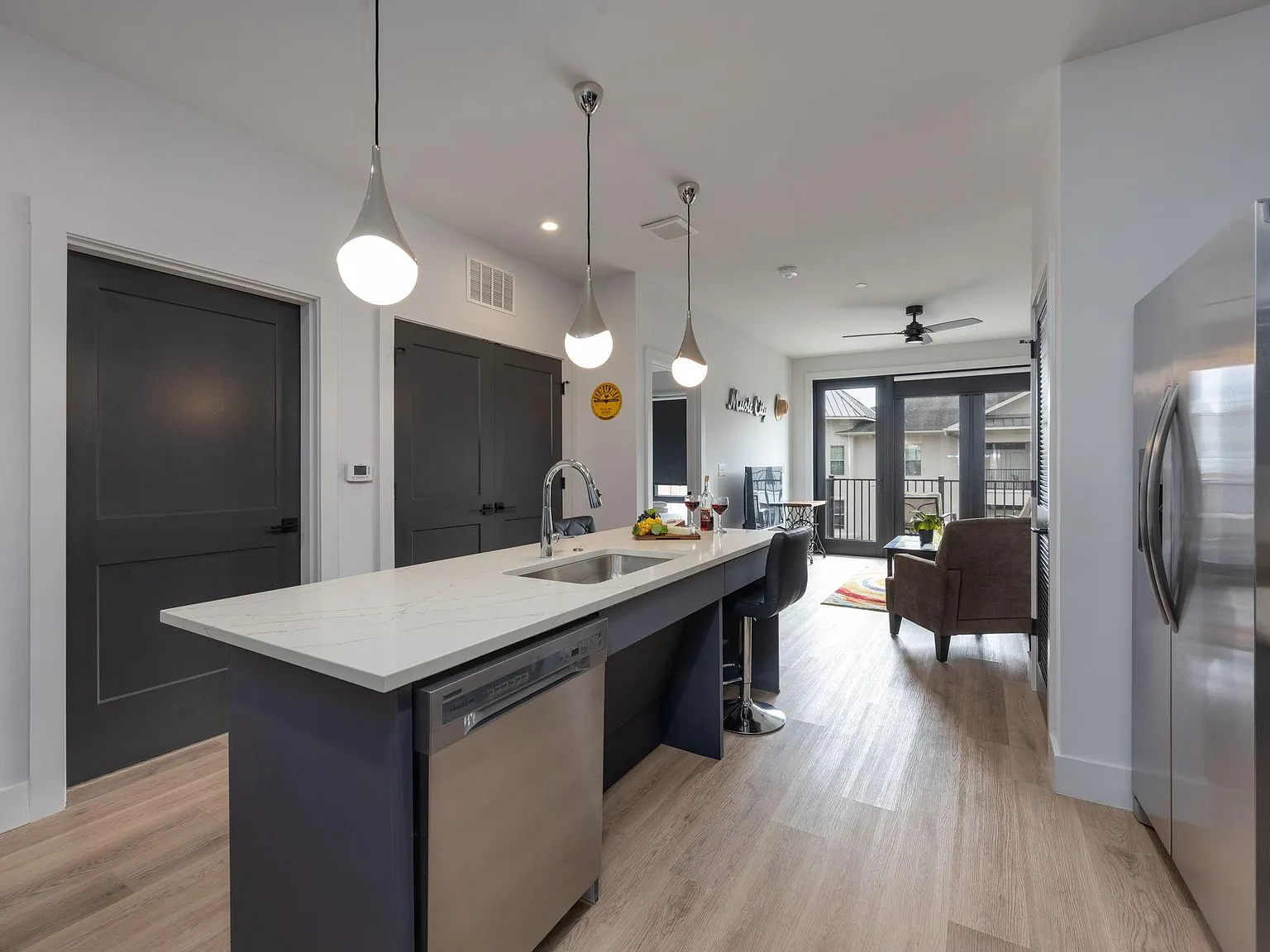 1 bed, 744 sqft, $5,000 — Photo 3