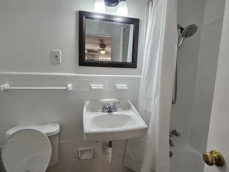 2815 Greenbriar Dr #1 — Photo 7