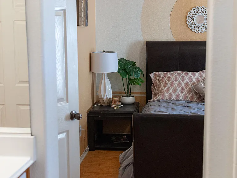 184 N Madison Ave — Photo 15