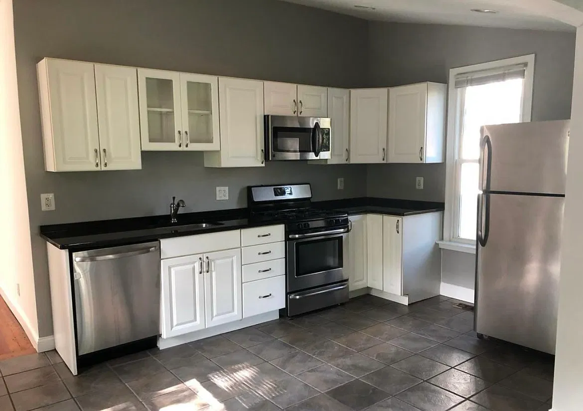 2 bed, 1100 sqft, $2,400 — Photo 4