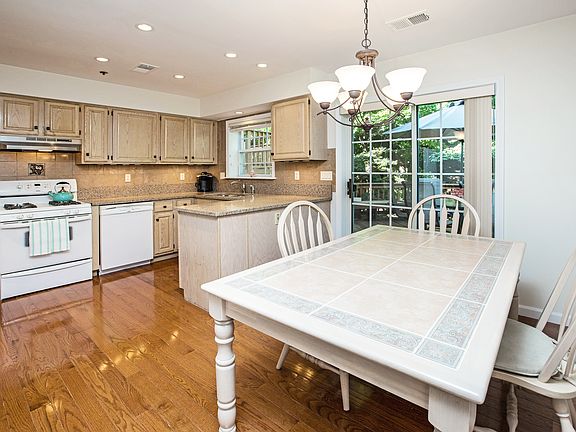 2nd image of 604 Watch Hill Dr