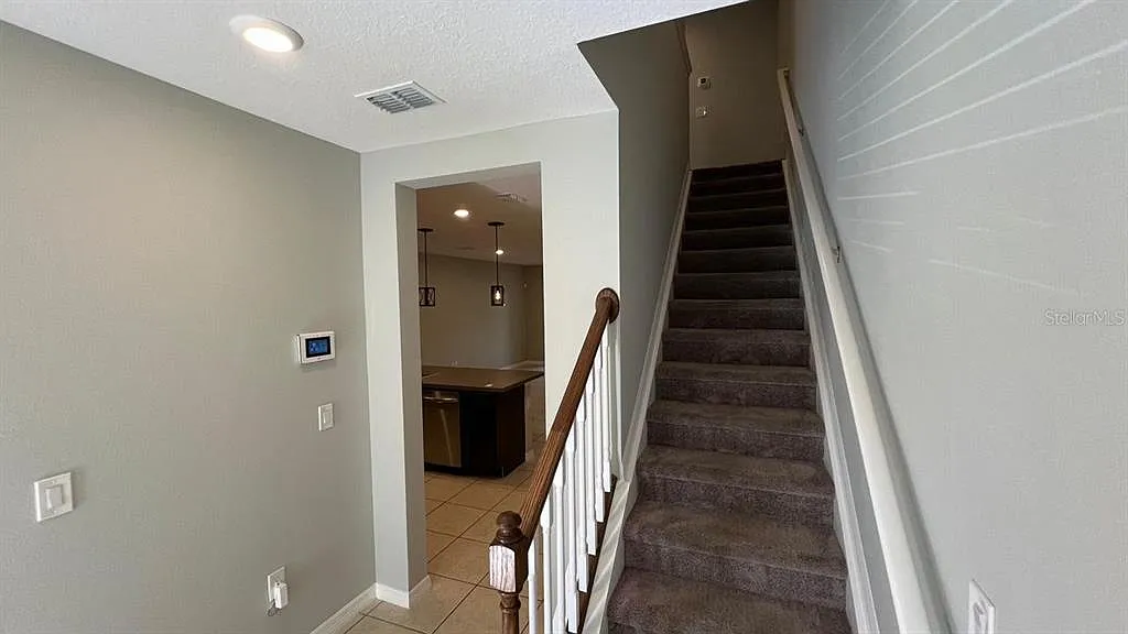 3 bed, 2.5 bath, 1762 sqft, $1,990 — Photo 4