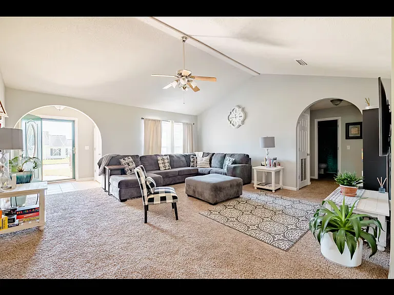 59 Fox Chase Dr — Photo 4