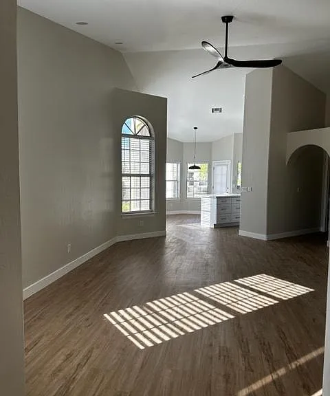 1410 W Crystal Spring Dr — Photo 7