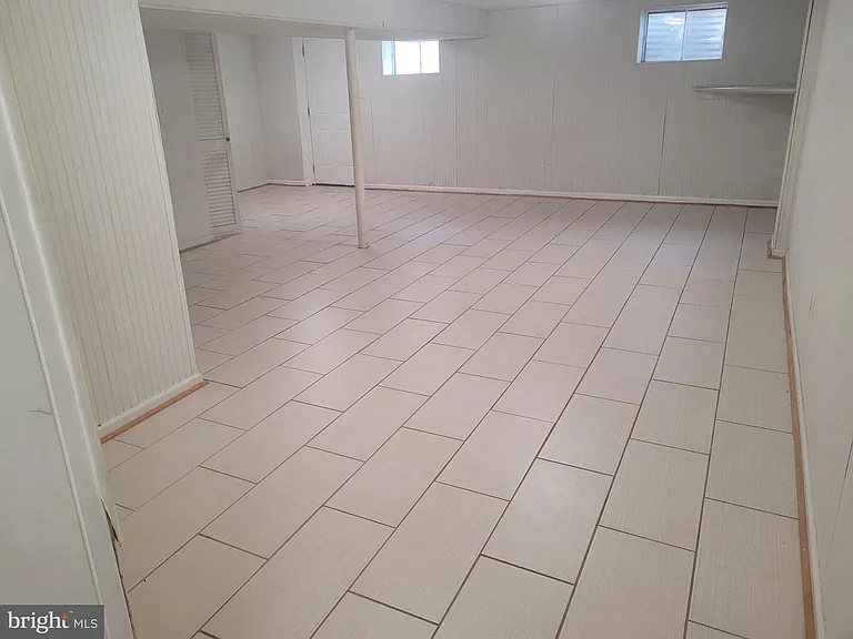 6818 Rolling Rd — Photo 33