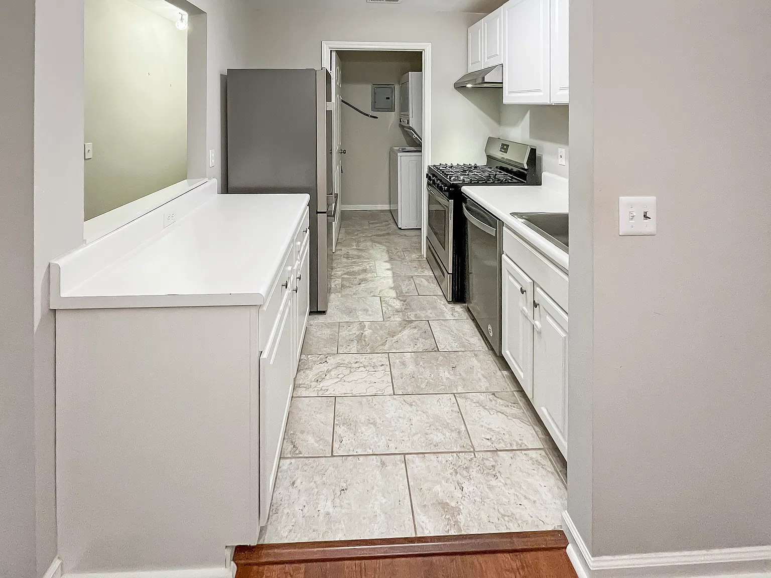 1300 Hillbrow Ln — Photo 4