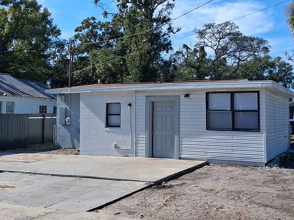 3rd image of 8511 N Seminole Ave
