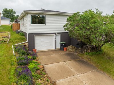 806 1st Ave NW, Mandan, ND, 58554
