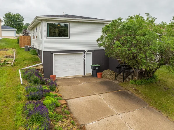 806 1st Ave NW, Mandan, ND 58554